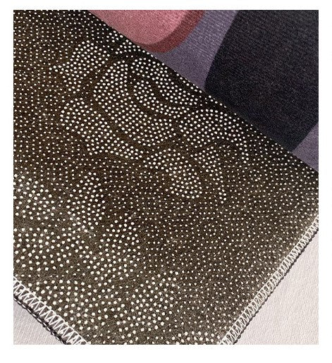 سجادة بتصميم مطبوع ثلاثي الأبعاد مع جانب خلفي مُضاد للإنزلاق بحُبيبات PVC - كواليتي الألوان زاهية وواضحة بتظهر كل تفاصيل السجادة (لون : أحمر * رمادى/ شكل: دوائر)