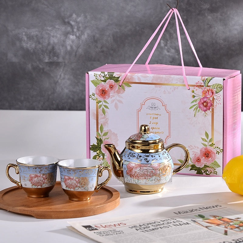 طقم شاي من البورسلين عالى الجودة، مطلى على الطراز الأوروبي مكون من كوبين و إبريق