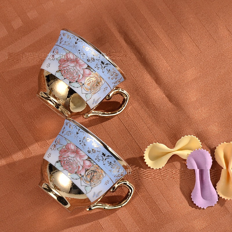 طقم شاي من البورسلين عالى الجودة، مطلى على الطراز الأوروبي مكون من كوبين و إبريق