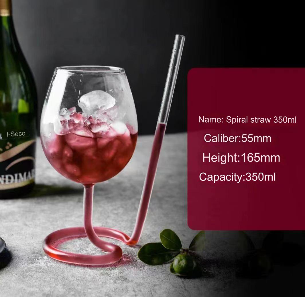 تصميم كأس كريستال بشفاط أنيق وفريد من نوعه