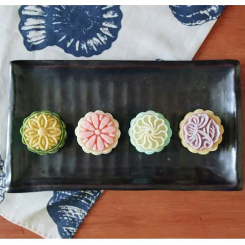 قالب كعك بالضغط اليدوي مع 6 قطع من طوابع الزهور المستديرة