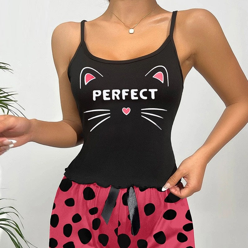 بيجامة هوت شورت جذابة الشكل وناعمة الملمس، قطعتين، توب أسود قطن ليكرا وهوت شورت وردى ستان