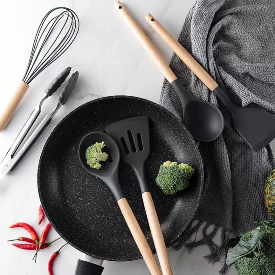 طقم توزيع سيليكون بمقبض خشبي مكون من 12 قطعة باللون الأسود