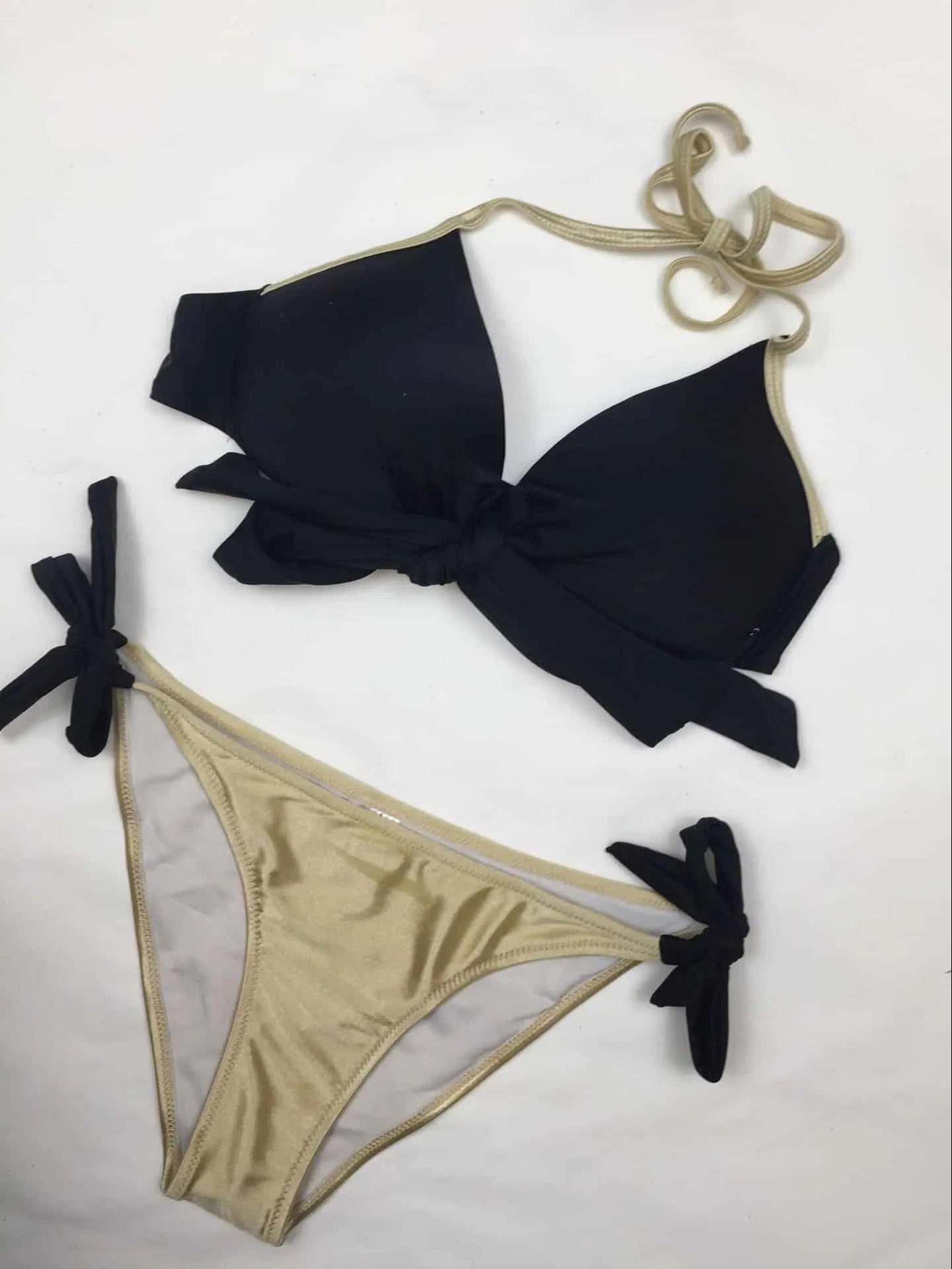 مايوه بيكيني عصري من قطعتين بألوان مميزة