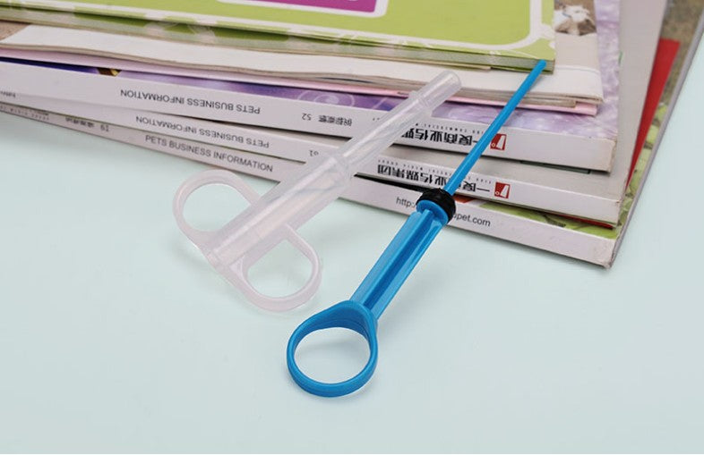 أداة دفع حبوب الدواء للكلاب وللقطط، أداة إطعام الحيوانات الصغيرة مع طرفين من السيليكون الناعم،  حقن تغذية للكلاب والقطط والحيوانات الصغيرة