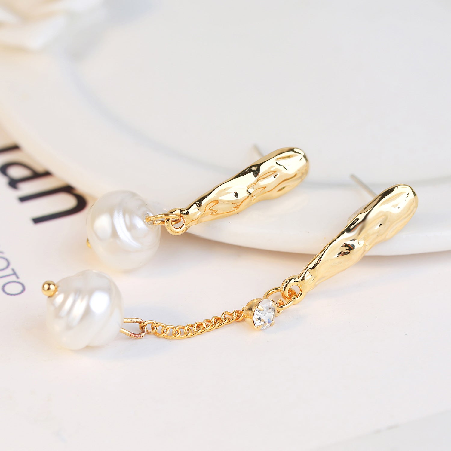 حلقان متدلية من لؤلؤ للنساء، مصنوعة من الفضة عيار 925 واللؤلؤ الابيض مع الماس المتلألئ