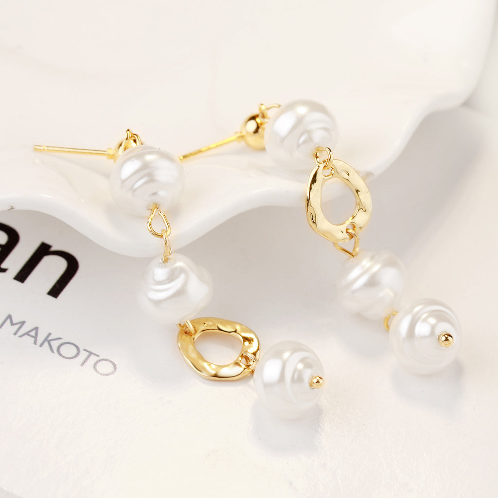 حلقان متدلية من اللؤلؤ الطبيعي المذهل مصنوعة من سبائك الزنك أقراط أنيقة