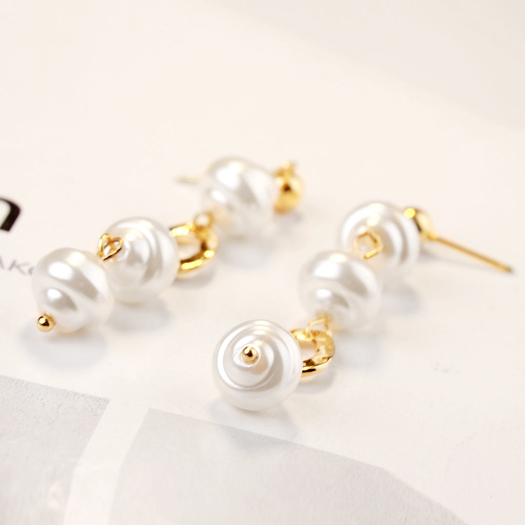 حلقان متدلية من اللؤلؤ الطبيعي المذهل مصنوعة من سبائك الزنك أقراط أنيقة