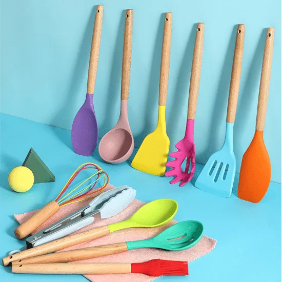 طقم أدوات سيليكون ملون بمقبض خشبي مكون من 12 قطعة