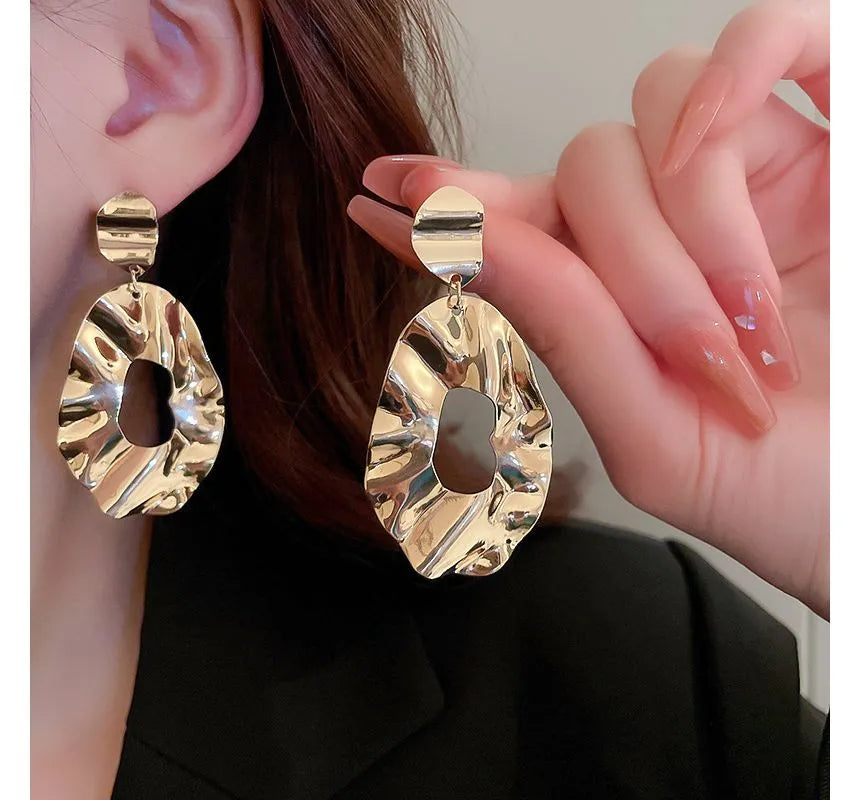 حلق طويل بتصميم مجعد لون ذهبى غير قابل للصدأ