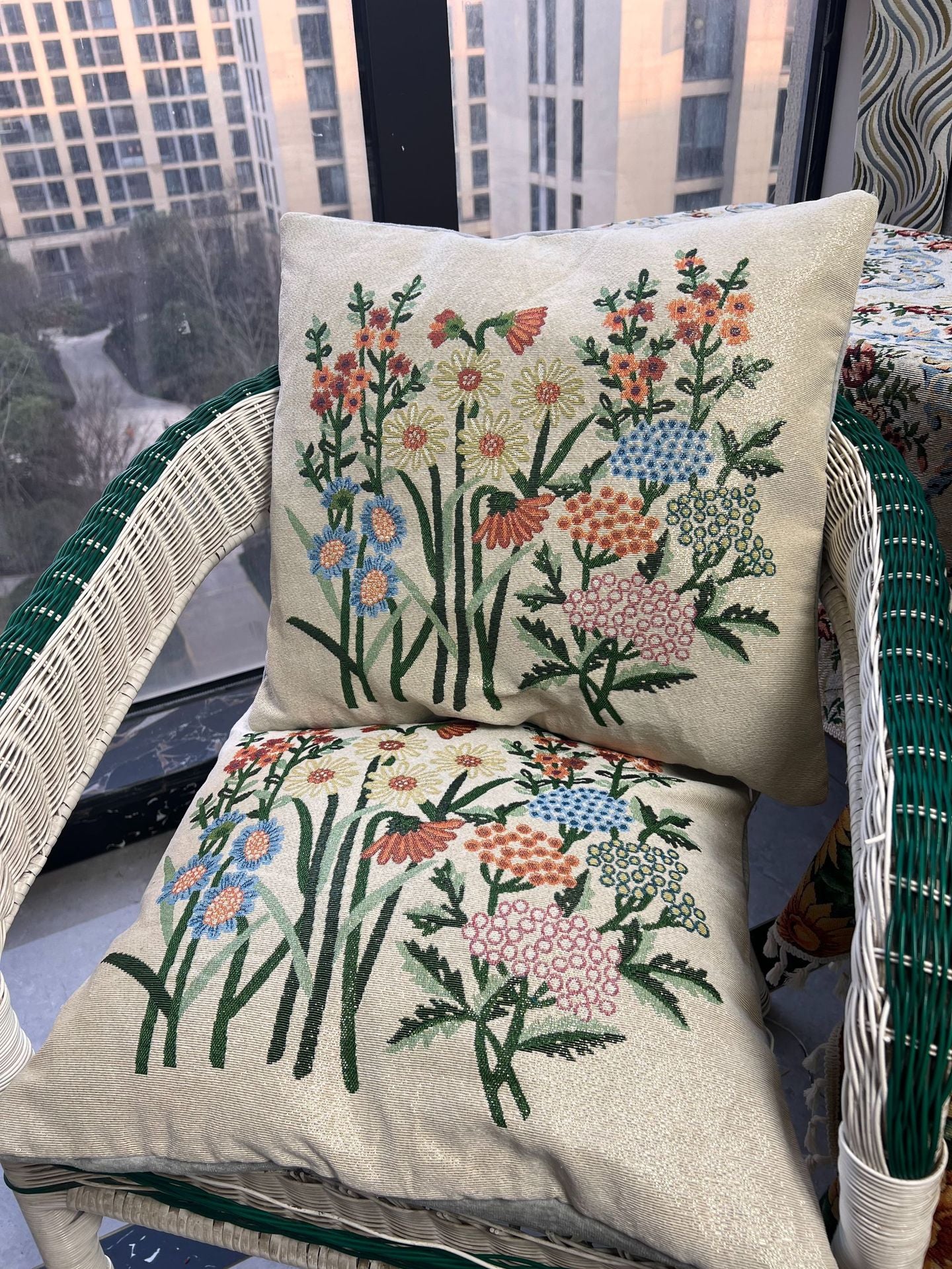 كوشن ديكور مربعة الشكل 45 * 45 سم مع الحشو الفيبر