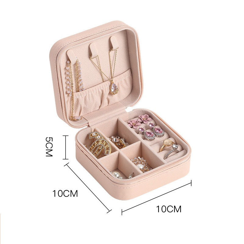 صندوق تخزين مجوهرات جلدي صغير للأساور والقلائد