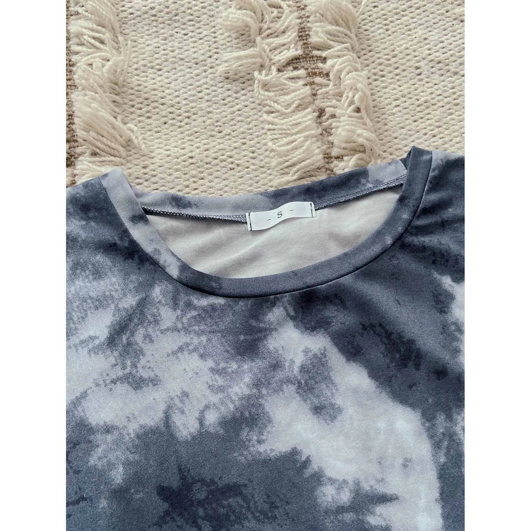 طقم بيجامة نسائية بأكمام قصيرة وصبغة زرقاء