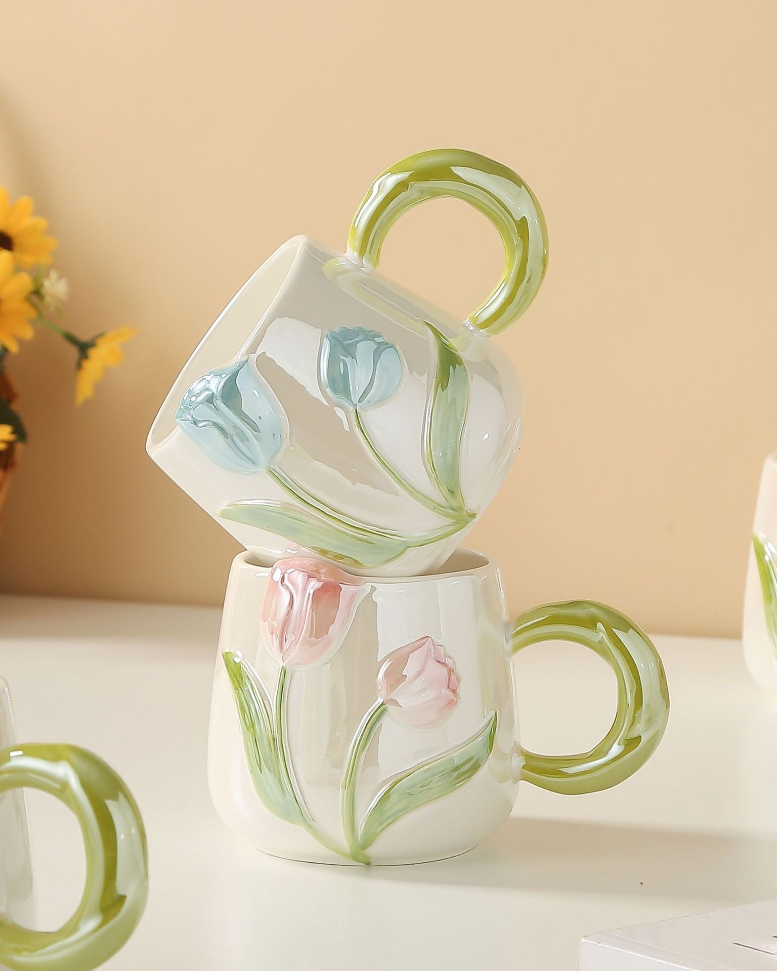 كوب أنيق من زهرة التوليب مزخرف باللؤلؤ آمن للإستخدام في فرن الميكروويف، كوب قهوة قابل للإستخدام في المكتب والمنزل 450 مل