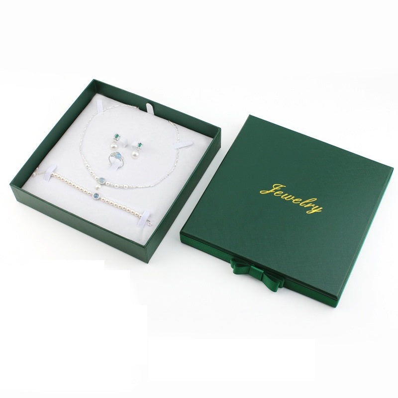 طقم مجوهرات سواريه براق يضيف لمسه مميزة لإطلالتك، مكون من 2 قطعة قلادة وزوج أقراط، الطقم مطلى بلاتين مضاد للصدأ طقم مجوهرات زفاف.