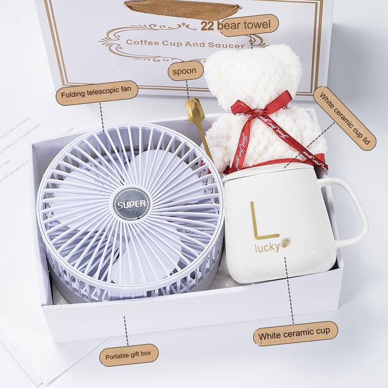 بوكس هدية، يحتوى على مروحة ببطاريات قابلة لإعادة الشحن، مج حرارى بغطاء وملعقة، فوطة يد