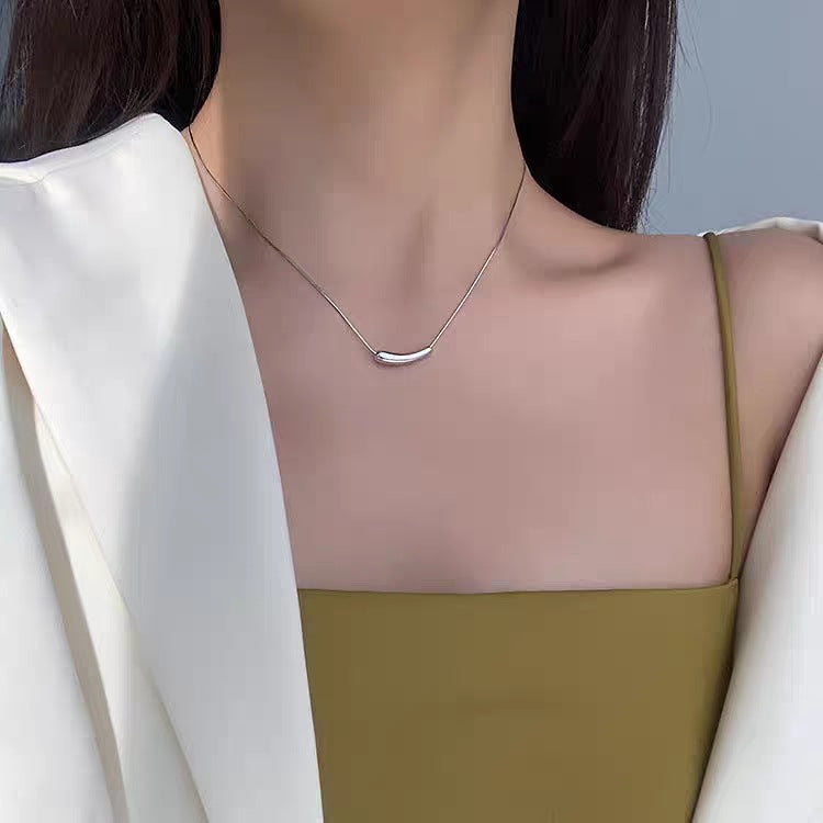 سلسلة نسائية من التيتانيوم المقاوم للصدأ يضمن الأحتفاظ بالألوان ،غير قابلة للصدأ و تغيير اللون