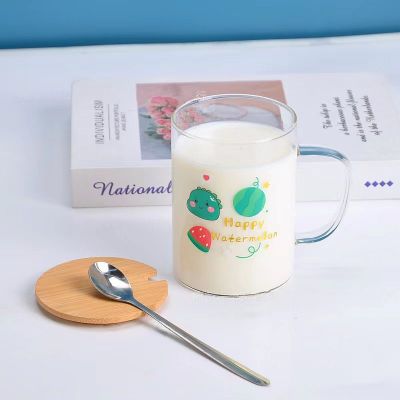 كوب للعصير مج تصميم جميل لمياه الشرب وكؤوس العصير مع ملعقة بغطاء سعة 500 مل