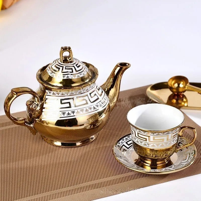 طقم شاي من البورسلين عالى الجودة، مطلى على الطراز الأوروبي مكون من كوبين و إبريق