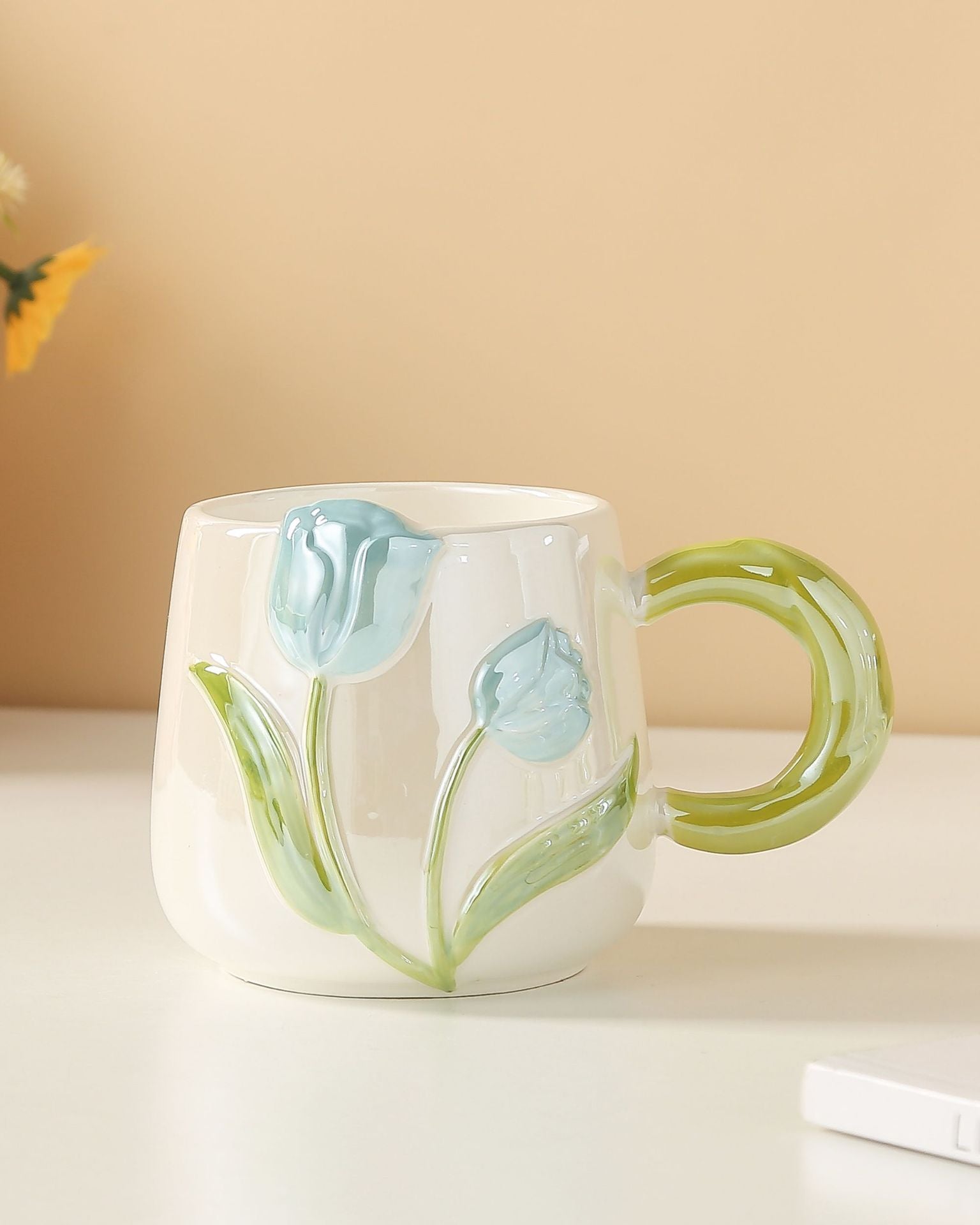 كوب أنيق من زهرة التوليب مزخرف باللؤلؤ آمن للإستخدام في فرن الميكروويف، كوب قهوة قابل للإستخدام في المكتب والمنزل 450 مل