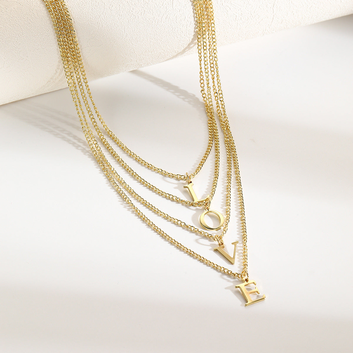 سلسلة متعددة الطبقات سلسلة متعرجة، سلسلة  حروف كلمة LOVE