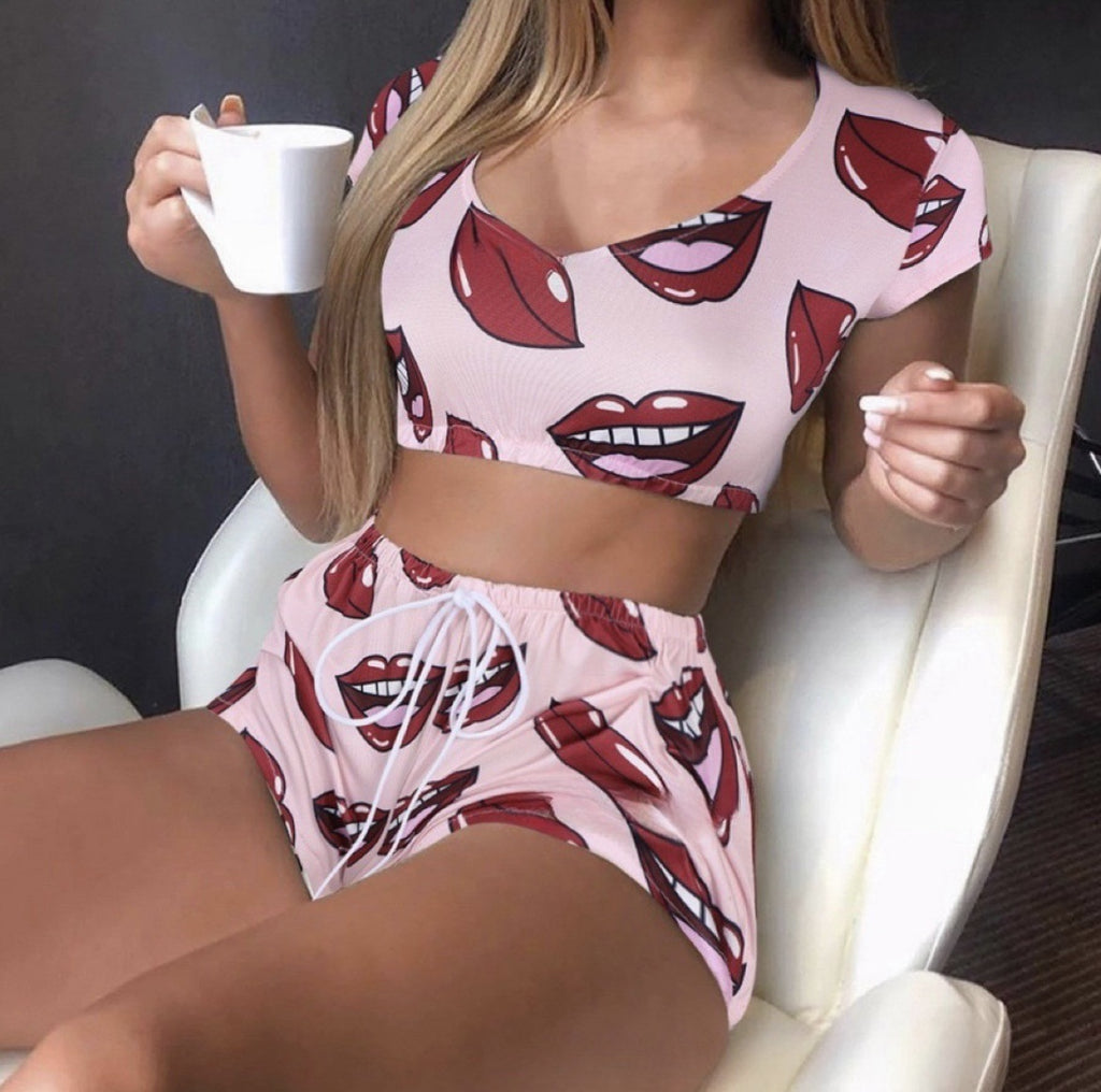 طقم بيجامة نسائي مكون من قطعتين بأكمام قصيرة ورقبة دائرية