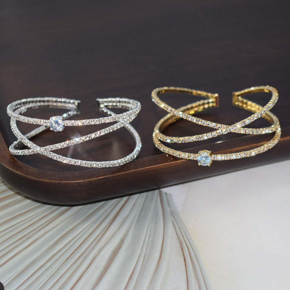سوار عريض مزدوج مرن مرصع بالكريستال الشفاف
