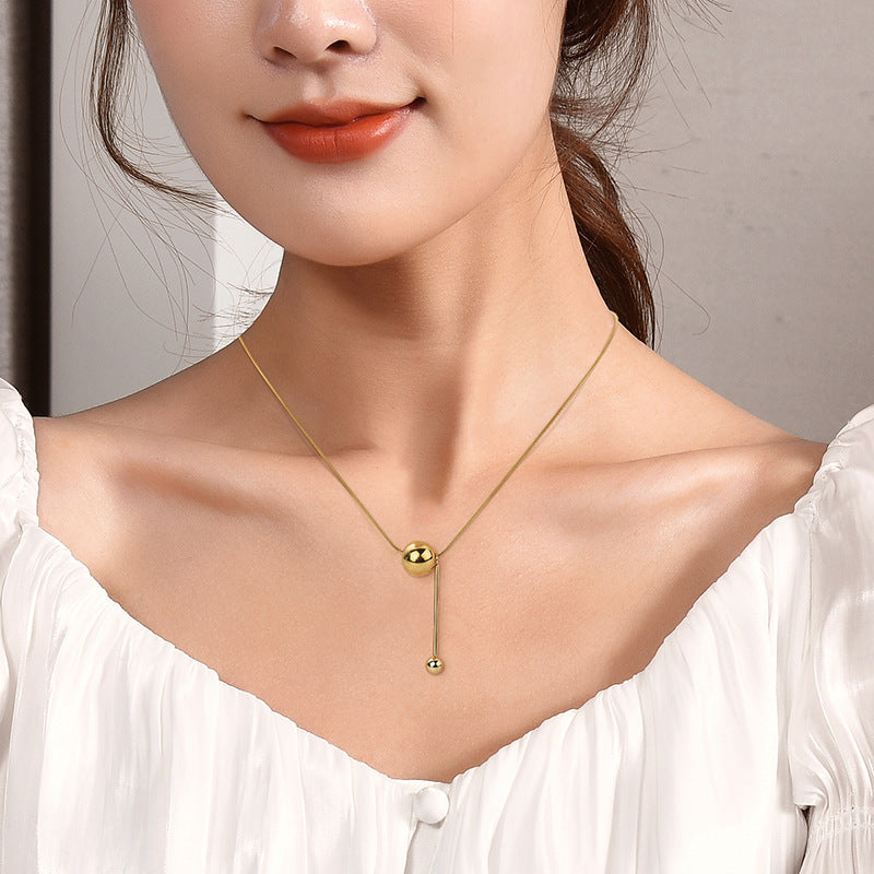 سلسله ،قلادة ، على شكل كرة بتصميم عالى الجودة والرقى باللون الذهبى غير قابل للصدأ