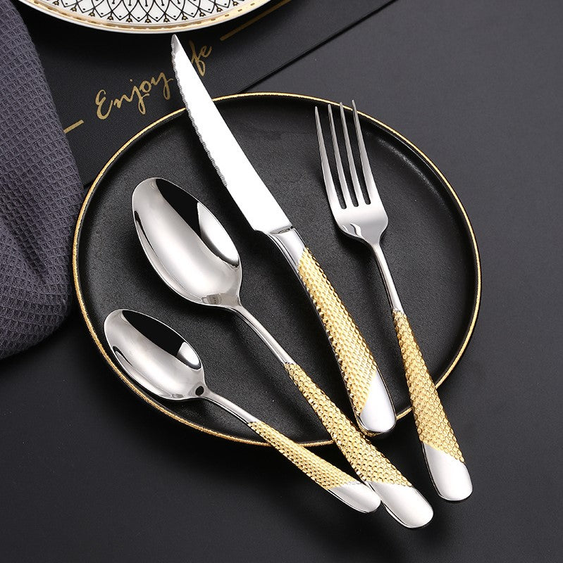 طقم أدوات مائدة فاخر من الفولاذ المقاوم للصدأ بمقبض ذهبي مكون من 4 قطع