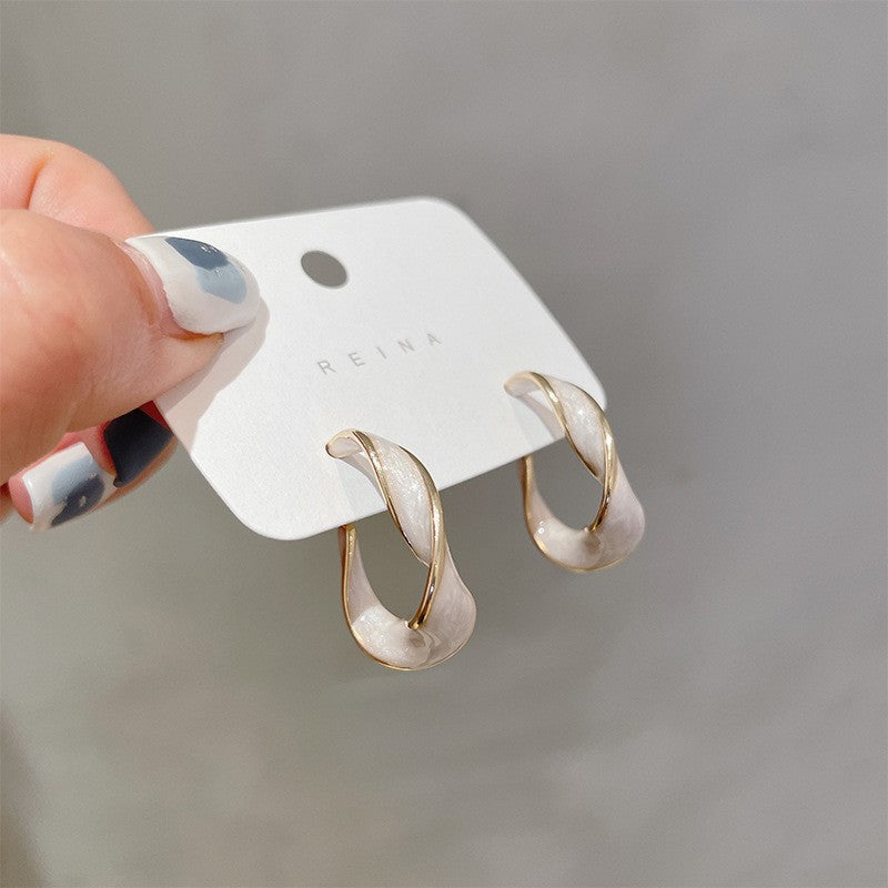 حلق للنساء، حلقان إبرة شكل دائرى ملتوى