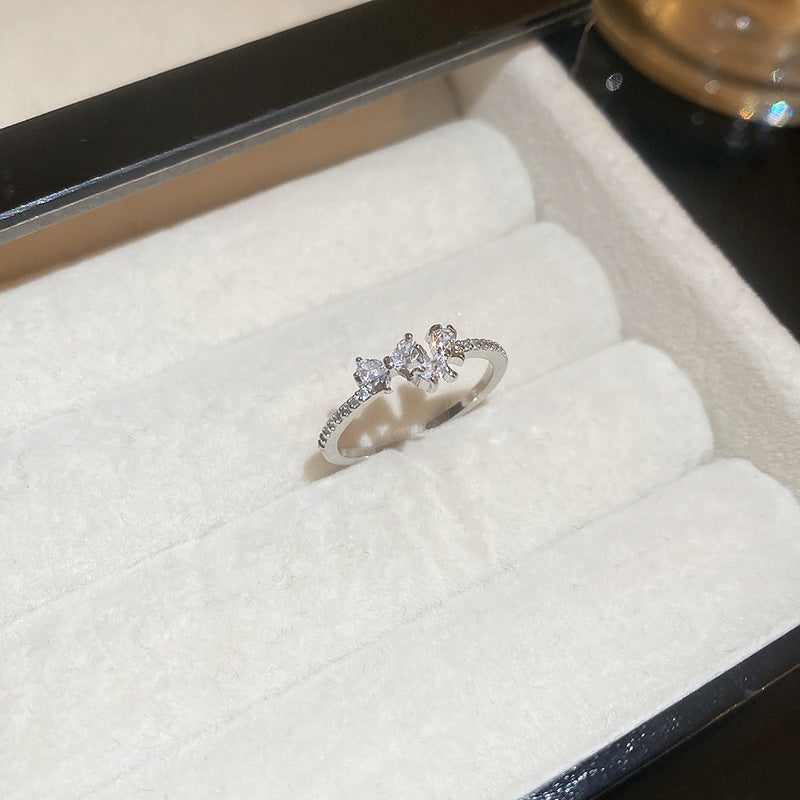 خاتم للنساء مطلي بالبلاتين المضاد للصدأ عالى الجودة بتصميم مميز على شكل فيونكة ومرصع بحجر الزريكون اللامع - سيلفر