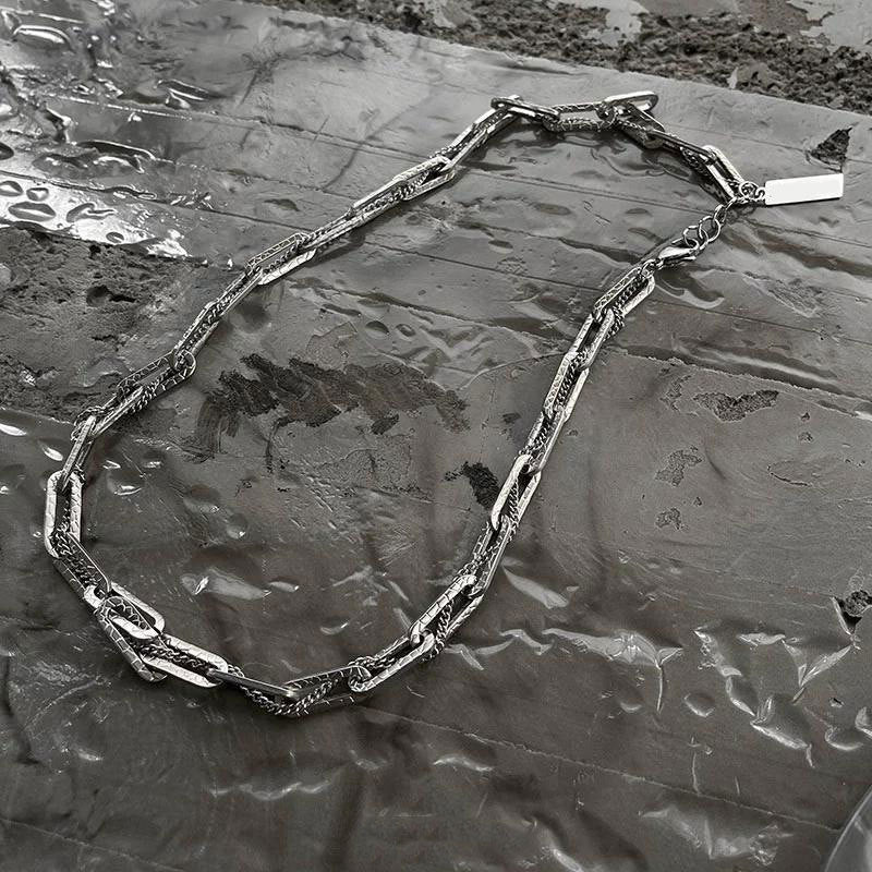 سلسلة رجالى من التيتانيوم الخالص سلسلة بتصميم عصرى ومميز بحلقات مستطلية متداخلة