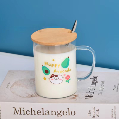 كوب للعصير مج تصميم جميل لمياه الشرب وكؤوس العصير مع ملعقة بغطاء سعة 500 مل