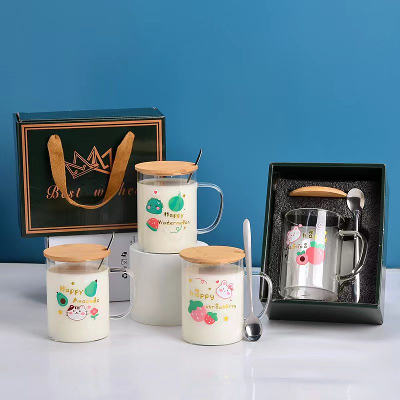 كوب للعصير مج تصميم جميل لمياه الشرب وكؤوس العصير مع ملعقة بغطاء سعة 500 مل