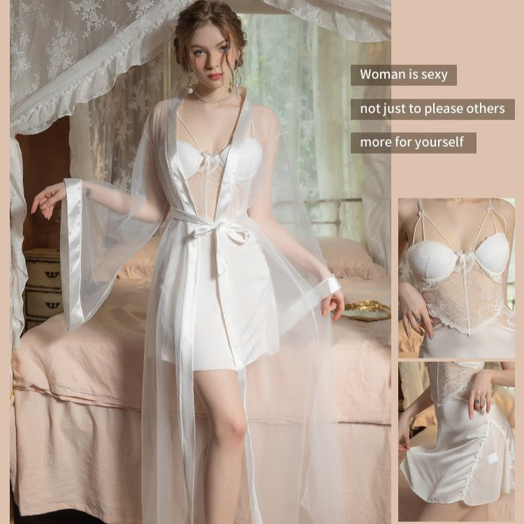 طقم قميص نوم من الستان الفاخر مزين بالدانتيل و روب من الشيفون بكنار ستان