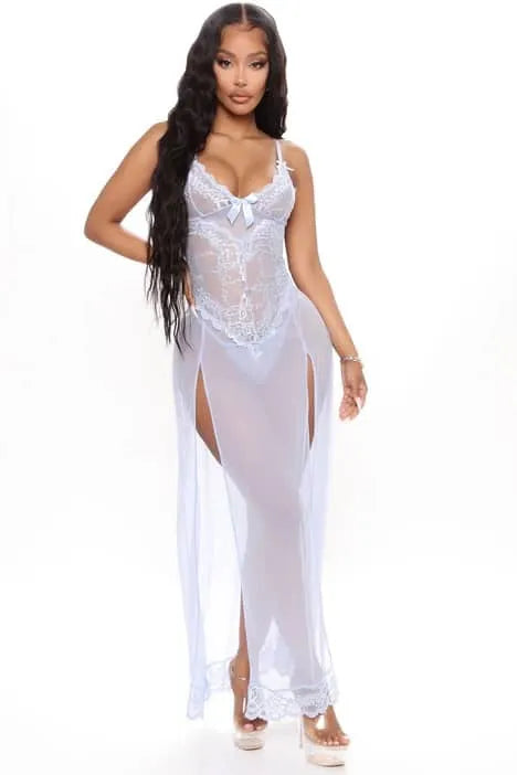 قميص نوم شفاف مطرز بطول كامل