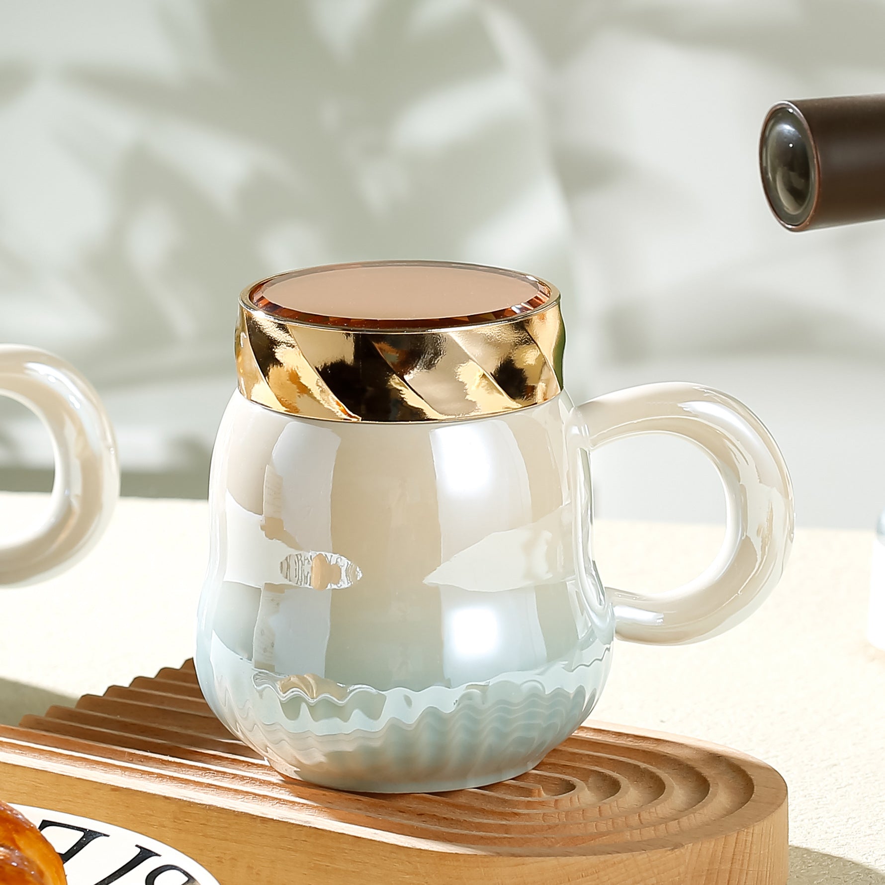 كوب قهوة سيراميك اللؤلؤ على الطراز الأوروبي أنيق مع غطاء من الاوبالين - سعة كبيرة، تصميم متدرج، معزول للمشروبات الساخنة والباردة 500 مل