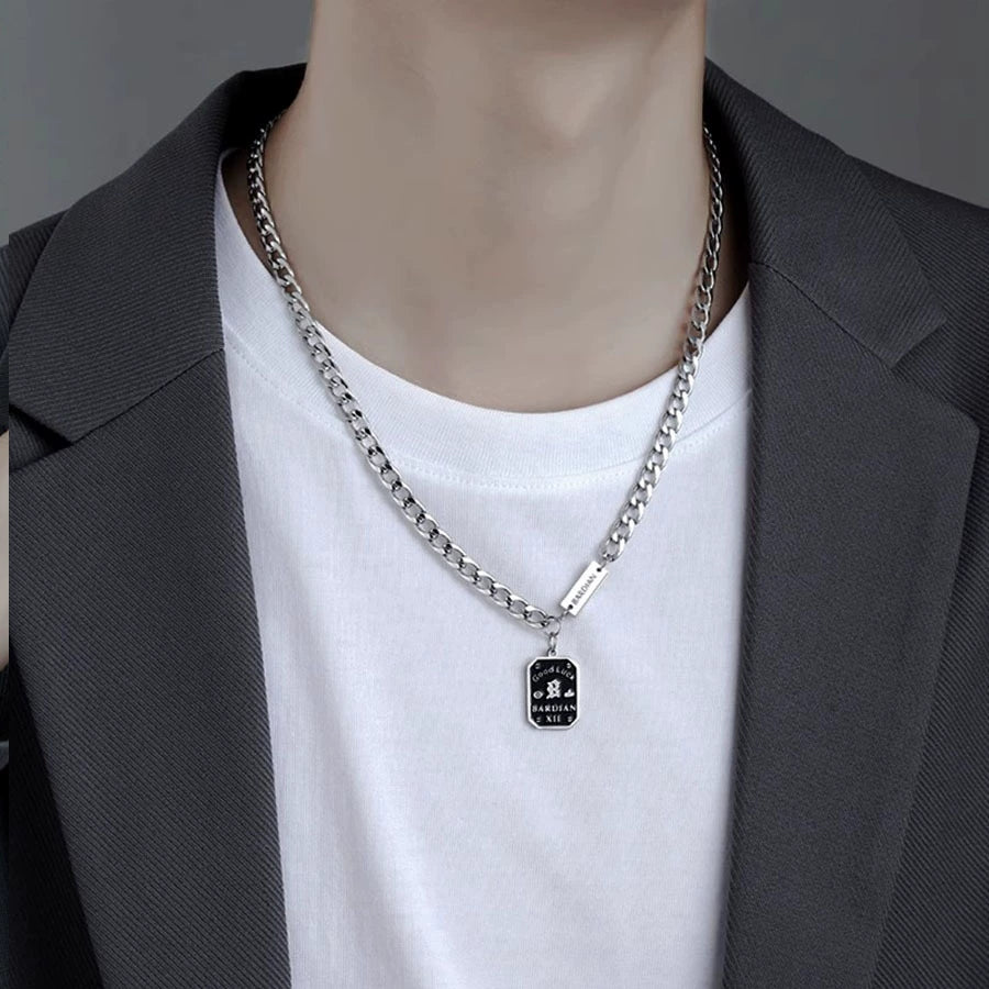 سلسلة عنق من فولاذ مقاوم للصدأ مع خرزة سوداء او نجمة