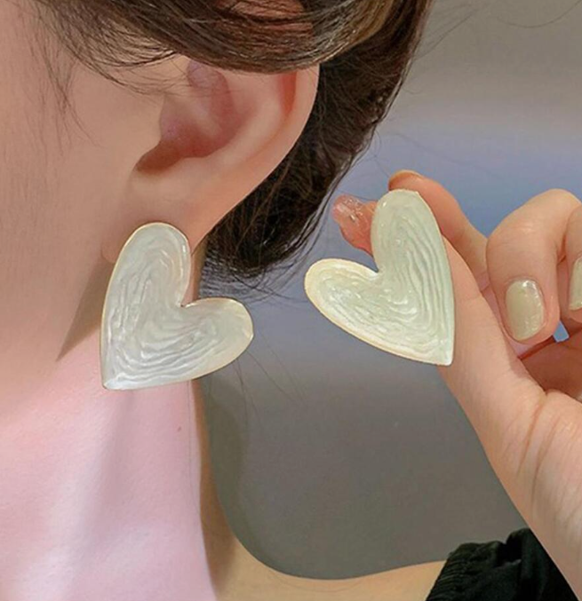 حلق بإبرة فضة عيار 925 شكل قلب أبيض