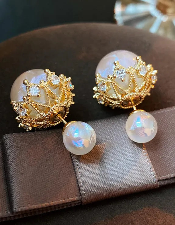 حلق نسائي فاخرة، حلق لؤلؤ عصري، على شكل كورة لؤلؤ كبيرة مع تاج مرصع بفصوص من الكريستال الزريكون اللامع