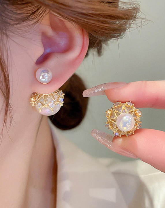 حلق نسائي فاخرة، حلق لؤلؤ عصري، على شكل كورة لؤلؤ كبيرة مع تاج مرصع بفصوص من الكريستال الزريكون اللامع