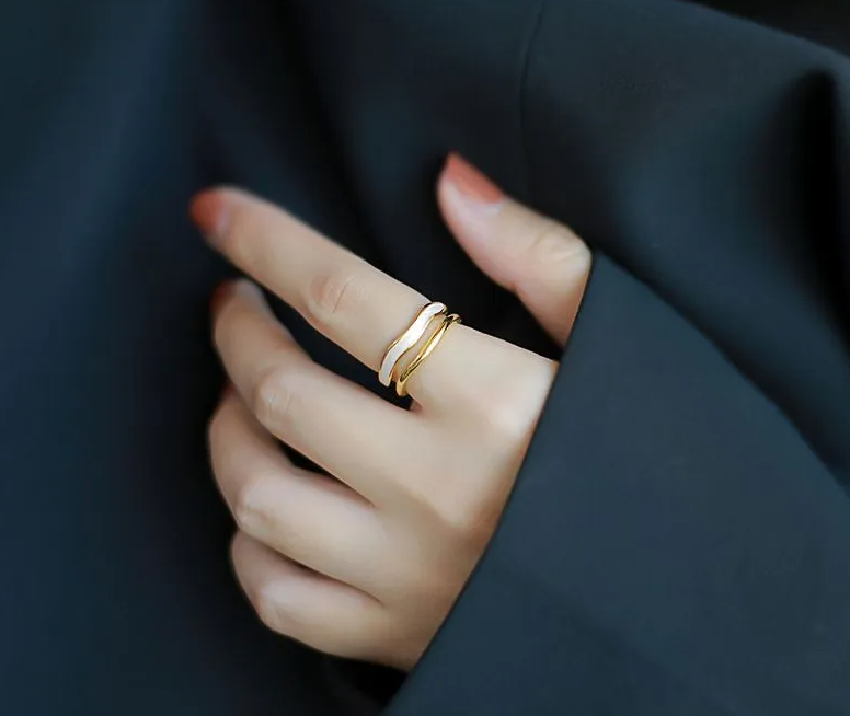 خاتم ذهبى مطلي بالون الذهبي ، تصميم فاخر عالى الطراز