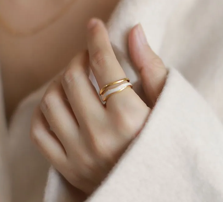 خاتم ذهبى مطلي بالون الذهبي ، تصميم فاخر عالى الطراز