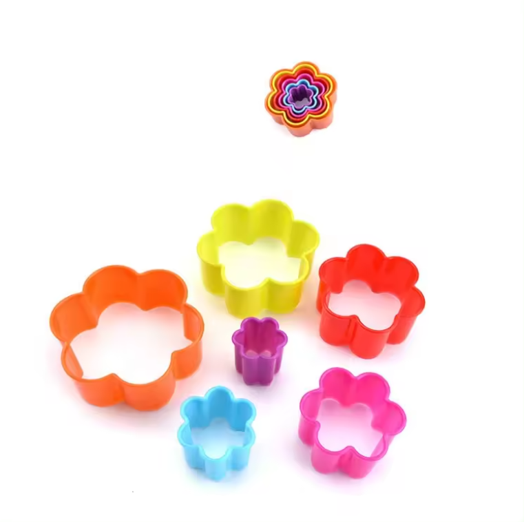 قطع لتشكيل المخبوزات, البسكويت . cook style  على شكل قلب و شكل مربع و الشكل الدائرى و شكل وردة - مجموعة من 6 قطع، متعددة الألوان