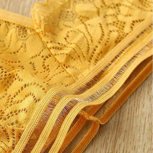 ملابس داخلية نسائية من الدانتيل